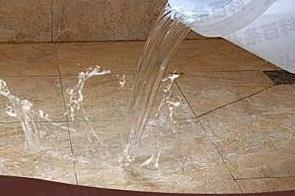 景洪漏水维修 免砸砖防水材料该如何施工
